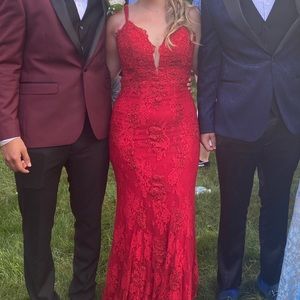 size 4, back is altered to fit size 34D chest.